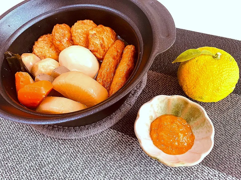 相馬オクサマのおでんに🍢柚子味噌〜😋

味噌とミリンと砂糖を煮詰めて 仕上げに柚子で香りつけしました🍋|quitaさん