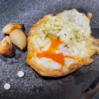 スペイン風目玉焼きのニンニク添え|アベ ソラオさん