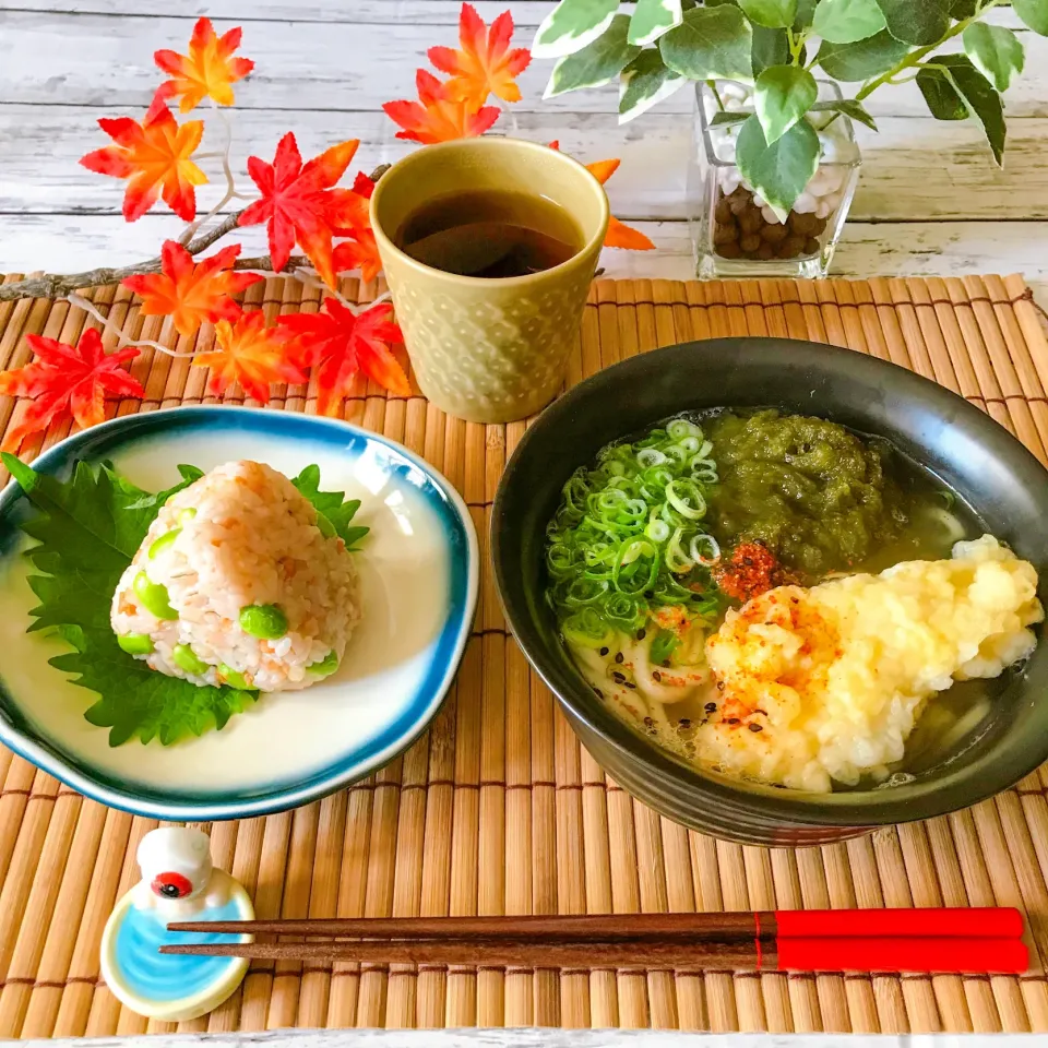 鶏天うどんと鮭&枝豆のおにぎり|ハマーさん