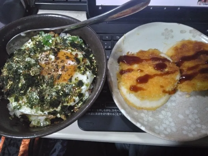 Snapdishの料理写真:なめ茸と肉そぼろ入りショゴス丼＆冷食カニクリームコロッケ|darkbaronさん