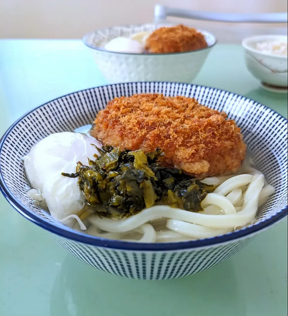 高菜トッピングdeコロッケうどん❗|かずにゃさん