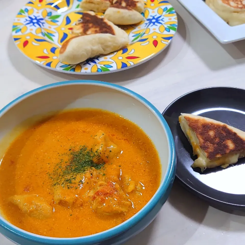 バターチキンカレーと手づくりチーズナン🍛|もえさん