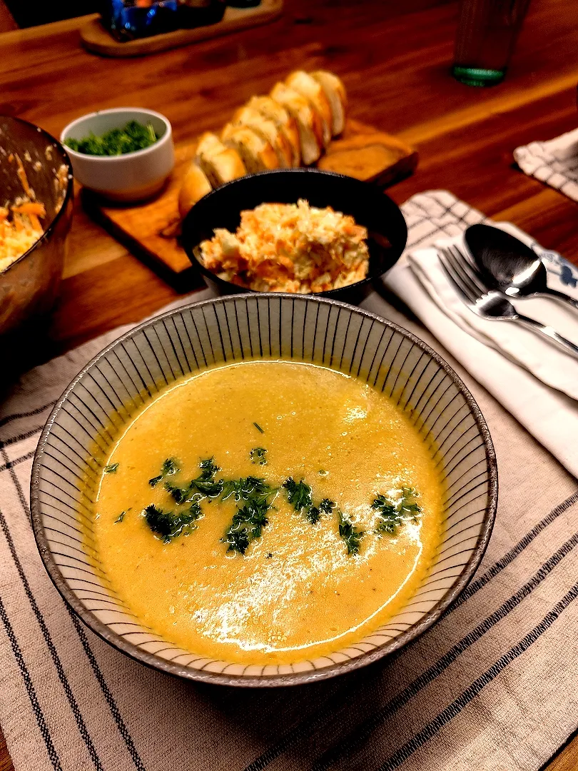 Snapdishの料理写真:Pumpkin, coconut soup with coleslaw|Vera Andrianova Forwerkさん