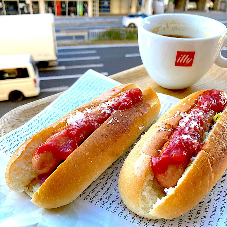 Snapdishの料理写真:ホットドッグで朝ごはん|Kさん