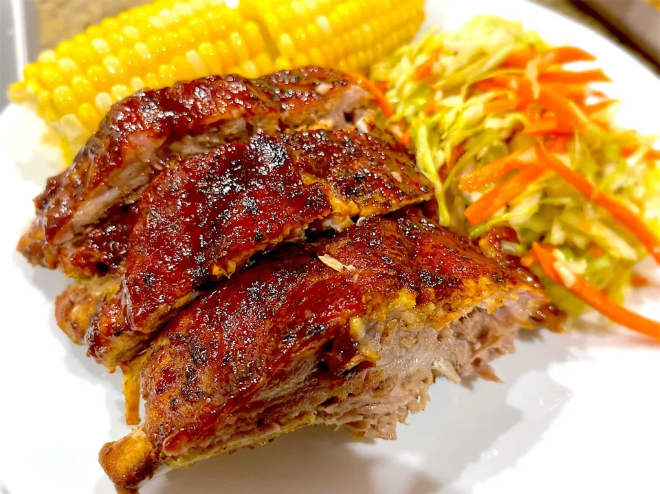 Pork ribs, corn on the cob and coleslaw|Laki Maikaʻiさん