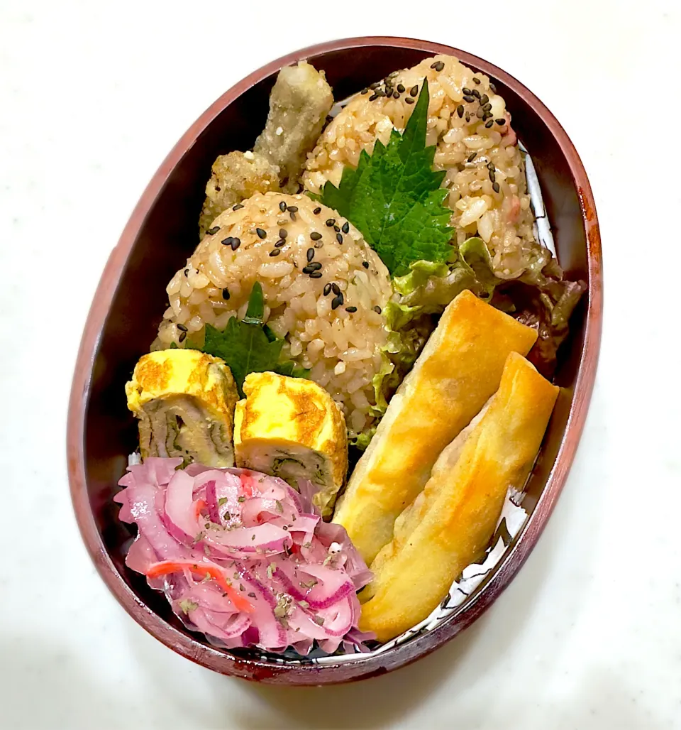 旦那弁当記録🍱/たこ焼き風🐙たこ飯おにぎり🍙|ひろりんさん