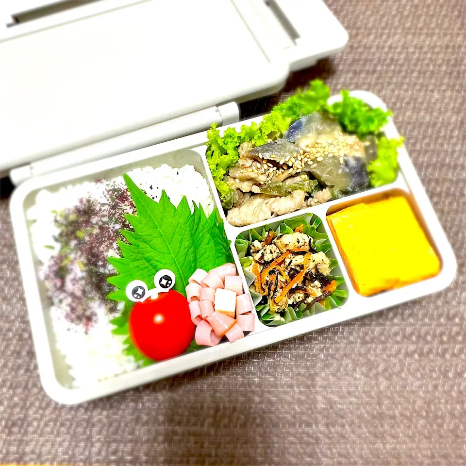 LJK弁当🍱〜豚肉と茄子ピー味噌炒め・玉子焼き・豆腐とひじき炒り煮・花ハムチー|華恋さん