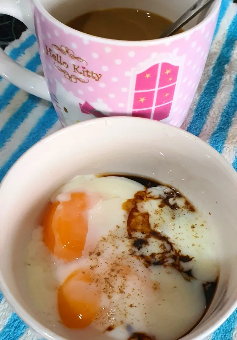 Good morning breakfast 😋 
soft boiled eggs 6 mins 
coffee with milk ~ nescafe gold ✨️ 💛|🌷lynnlicious🌷さん