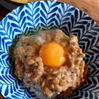 Snapdishの料理写真:納豆卵かけごはん、肉じゃが|73gohanさん