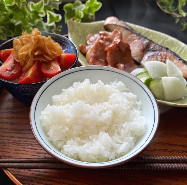 Snapdishの料理・レシピ写真:🍚🥢炊き立て新米🌾は白飯でワシワシと‼️🍚🥢｜秋だ！旨いぞ！「青天の霹靂」新米パラダイス