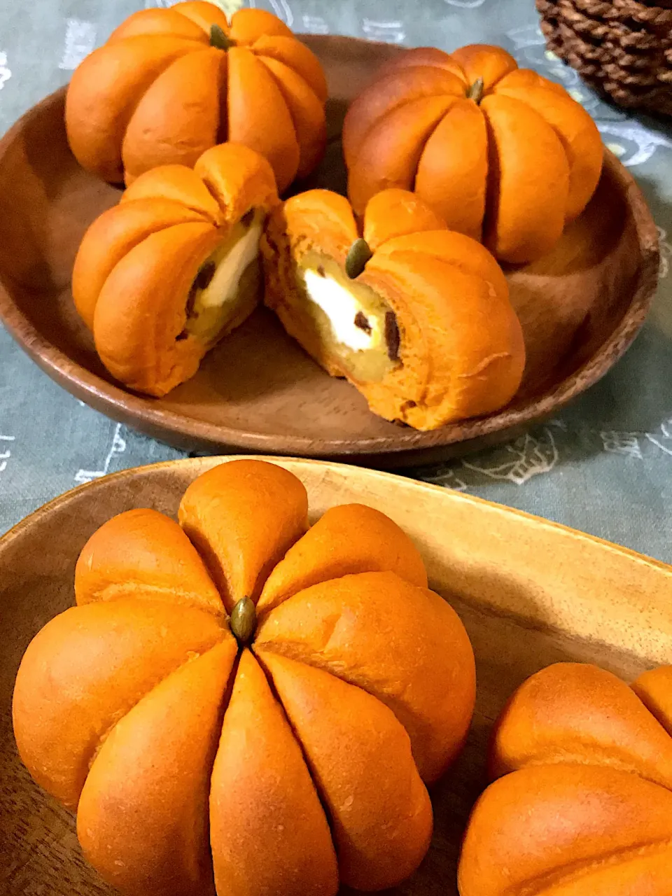 Snapdishの料理写真:🎃クリームチーズ、ラムレーズン入りフロマージュ🎃|manaさん