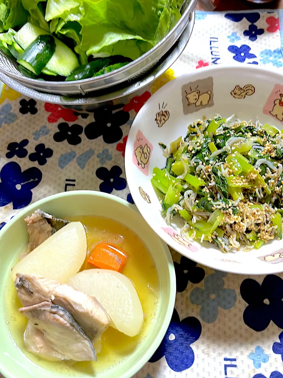 大根のあら炊き　小松菜の佃煮　レタス　胡瓜🥒|4jinoanataさん