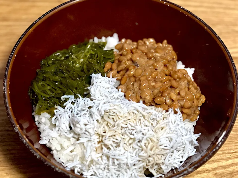 ☆めかぶ納豆しらす丼|まぁたんさん