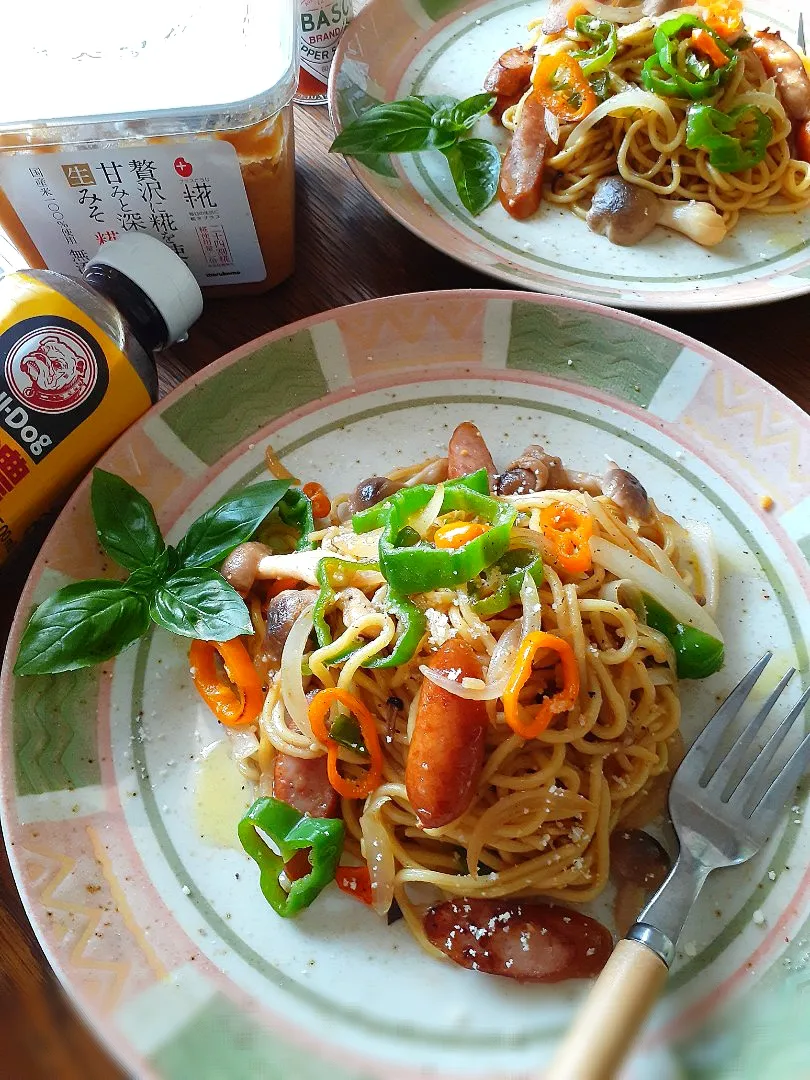 Snapdishの料理写真:万能味ソースで🎶
焼そば麺使いの簡単ナポリタン風♪|fumfumさん