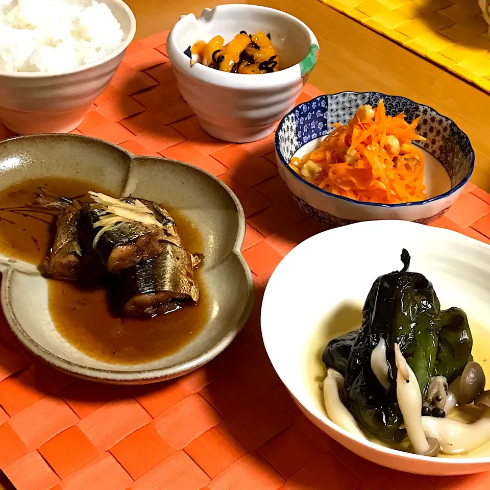 Snapdishの料理写真:秋刀魚の煮付け 甘口 の晩ごはん|ゼニコさん