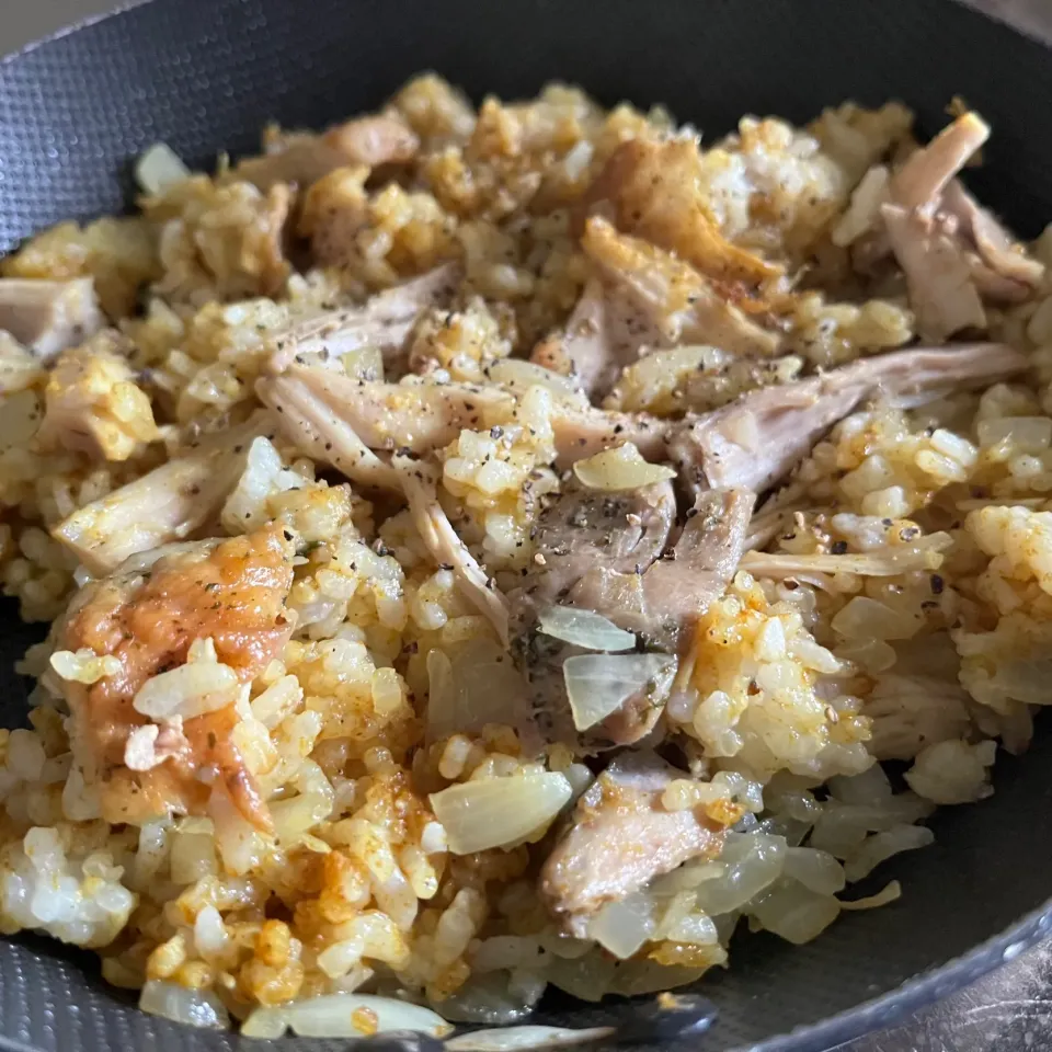 チキンの残りでカレー炒飯|sanaeさん