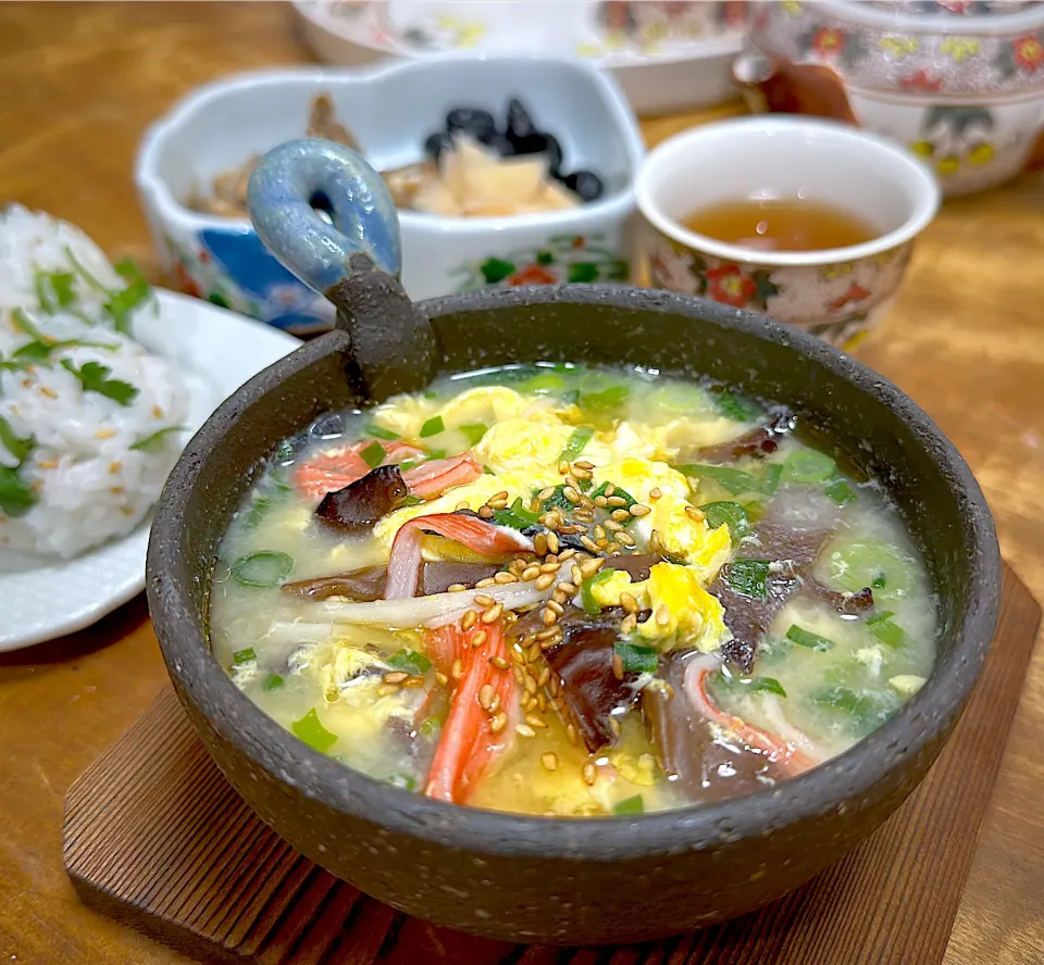 キクラゲとカニカマの中華風かき卵スープのある朝食|くまちゃんさん