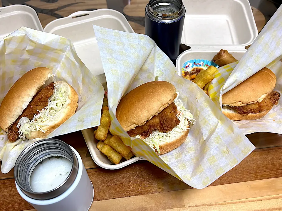 チキンバーガー弁当🍔|えみりんさん