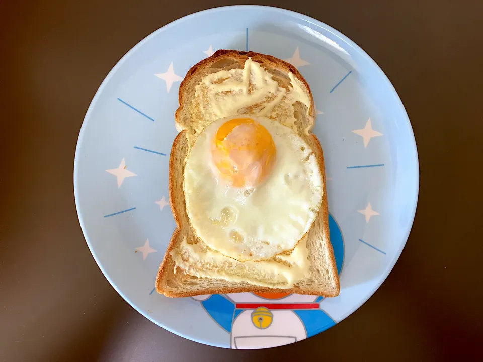 目玉焼きトースト|ばーさんさん