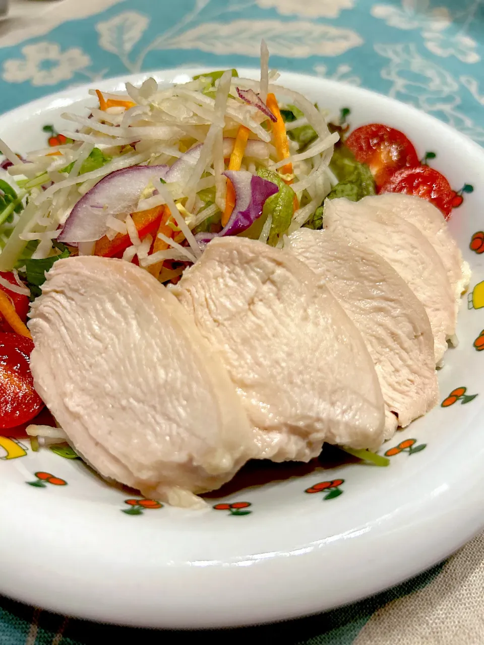 こずりんさんの料理 塩糀パウダーでサラダチキン🥗サラダ🥗|こずりんさん