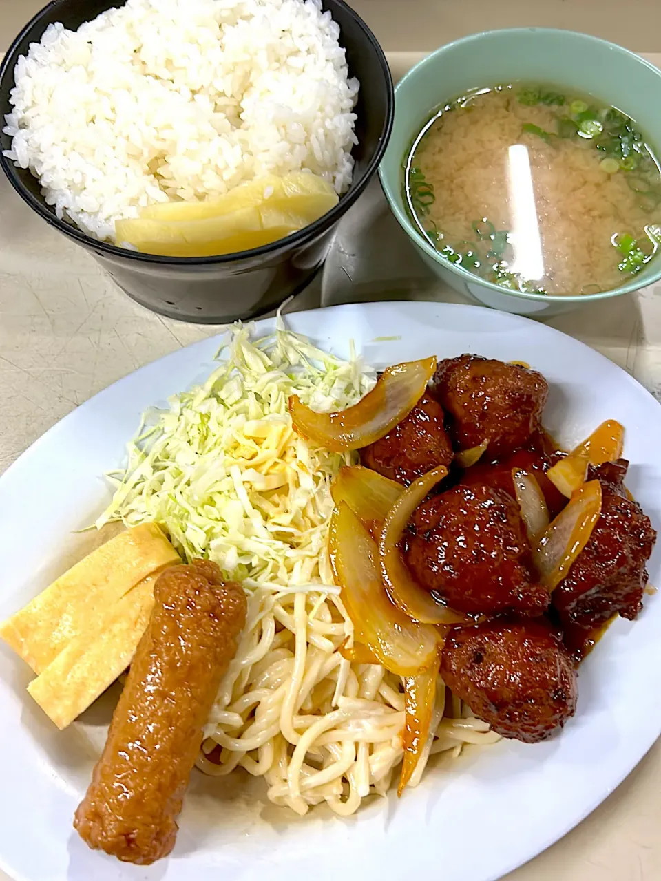 Snapdishの料理写真:#らんち！
#ラーメン大学
#日替わり定食
#750円
11:30には来たのに目当てのやきめしは！
売り切れ(T ^ T)|やすさん