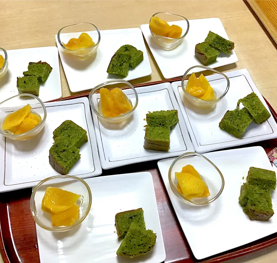 Snapdishの料理写真:抹茶ケーキと柿のコンポート|春の日さん