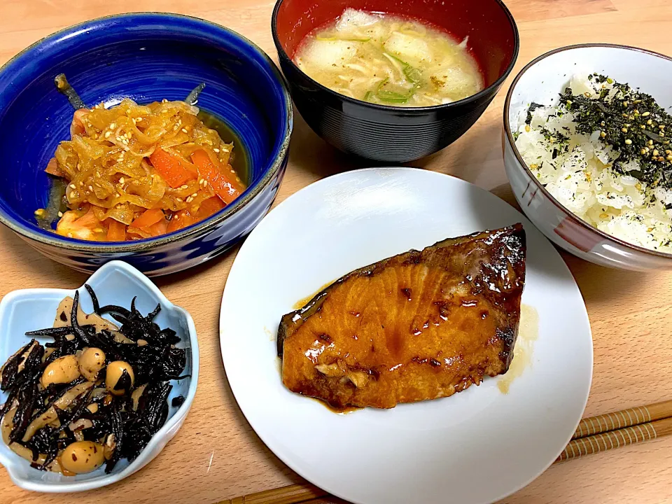 ぶりの照り焼き定食🍚🍴🐟|かおちゃんさん