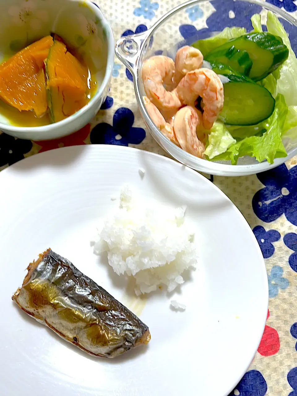 秋刀魚の塩焼き　海老マヨサラダ🥗　南瓜煮|4jinoanataさん