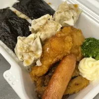 Snapdishの料理写真:【子ども食堂】唐揚げシューマイ弁当|daigoさん