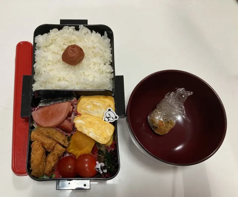 Snapdishの料理写真:パパ弁☆鮭☆卵焼き☆ししゃもの開きフライ☆ほうれん草のお浸し☆ボロニアハム☆南瓜の炊いたん☆プチトマト☆みそ玉|Saharaさん