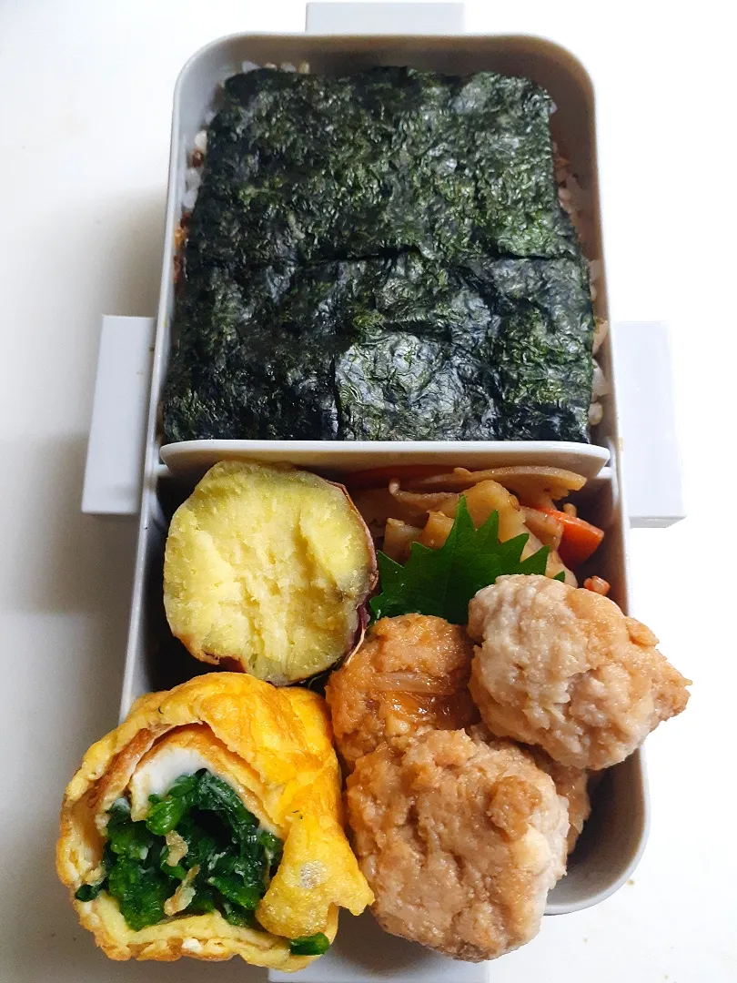 ☆中学生弁当☆雑穀のり弁、焼き芋、蓮金平、ミートボール、ほうれん草卵巻き|ｼｮｺﾗさん