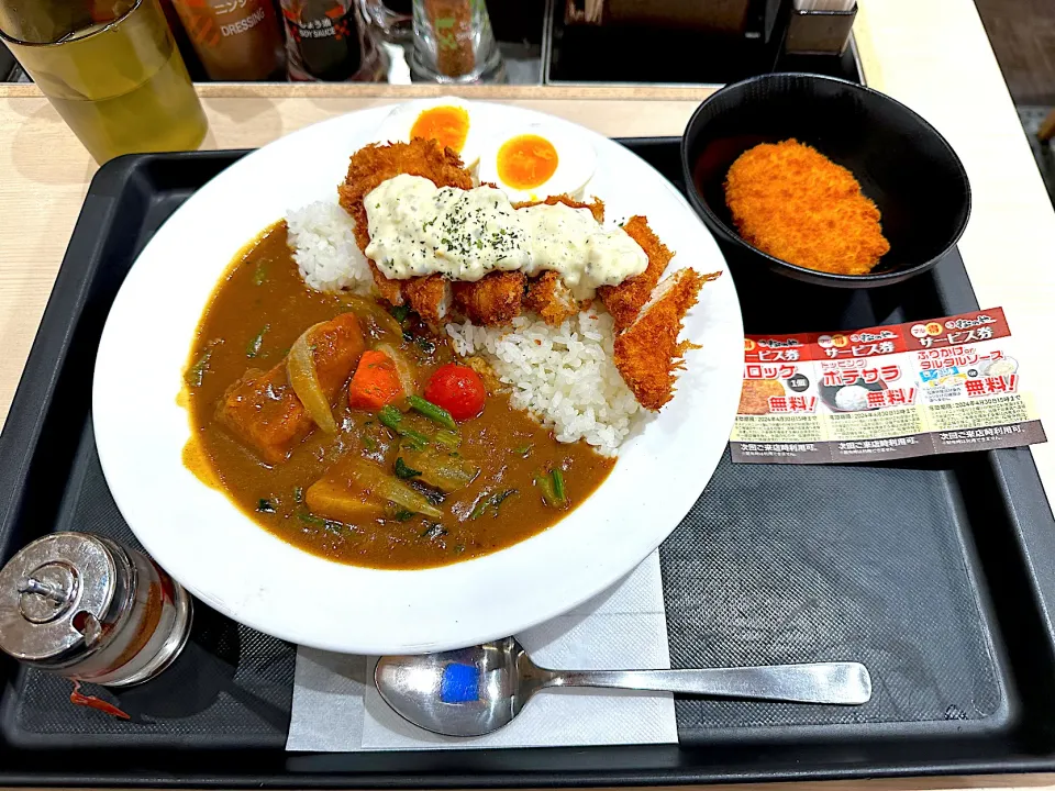 彩り野菜ささみカツカレー大辛にクーポンでコロッケ|マハロ菊池さん