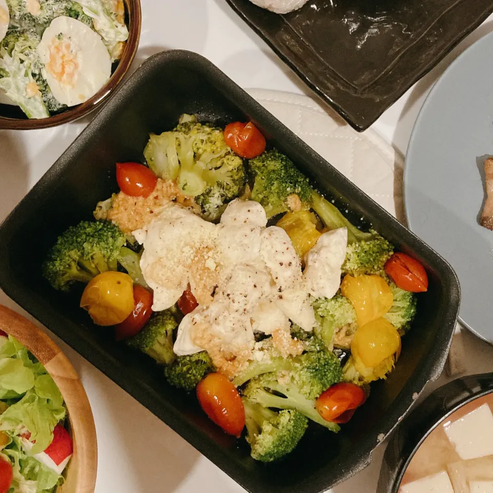 Snapdishの料理写真:鶏胸肉と野菜の蒸し焼き🥦|かめぱんさん