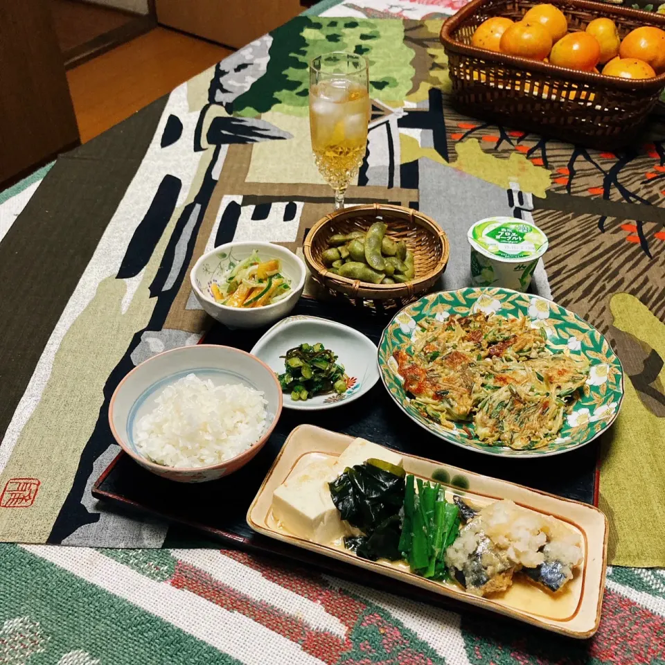 grandmaの晩ごはん☆ 今夜は鯖のおろし煮、柿のなます、ニラとエノキのチヂミ…
小松菜の昆布漬け。茹で黒豆で梅酒を。|kaoriさん