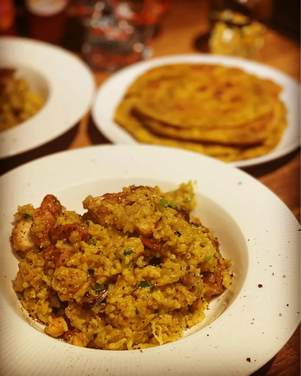 Dinner ! Dinner ! 
Curry Fried Chicken with Rice & Mixed Beans with Fresh Garlic 
With a side of Homemade Curry Roti’s 
#curry #chickenrice #chefemanuel 
#homec|Emanuel Hayashiさん