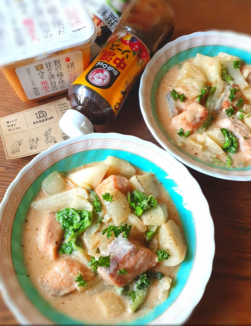 Snapdishの料理写真:万能味ソースで🎶
秋鮭🐟と白菜、蕪のクリーム煮|fumfumさん