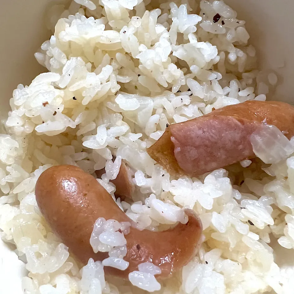 Snapdishの料理写真:ウインナー炊き込みご飯|yumamaさん