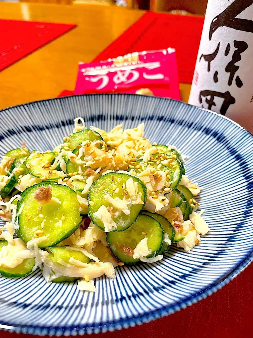 おかちさんの料理 きゅうりとサラダチキンのうめこ和え🍀|おかちさん