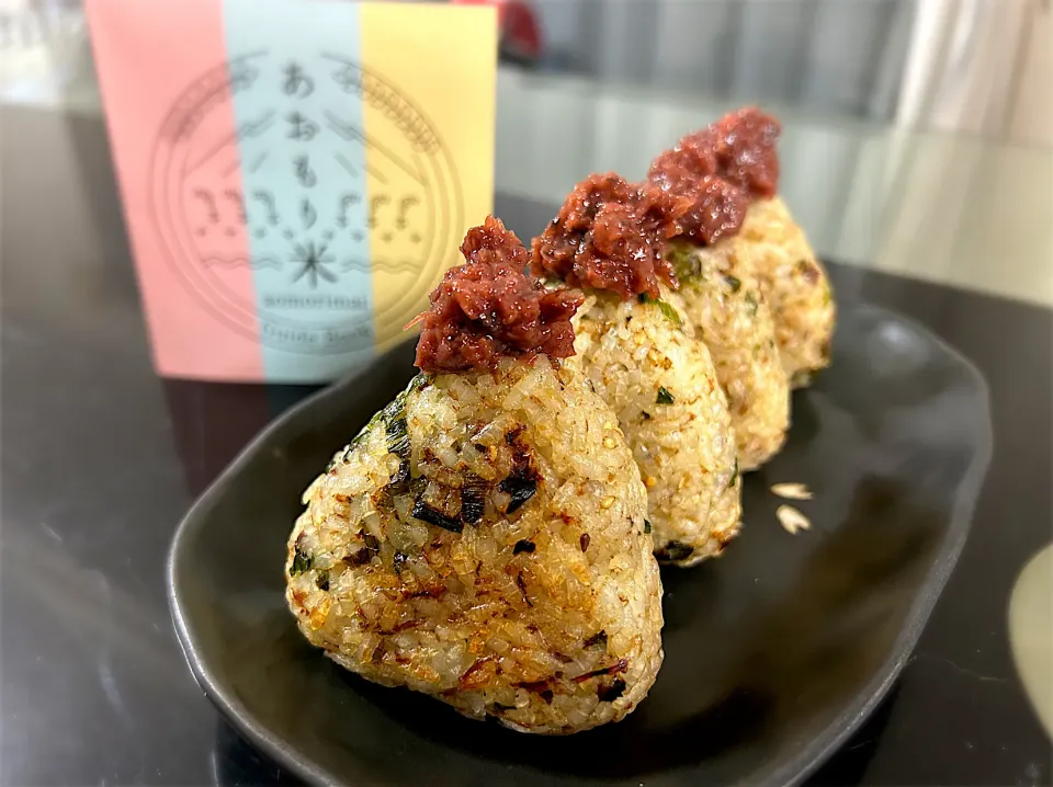 青天の霹靂☁️炒めネギの焼きおにぎり|休日限定ままさん