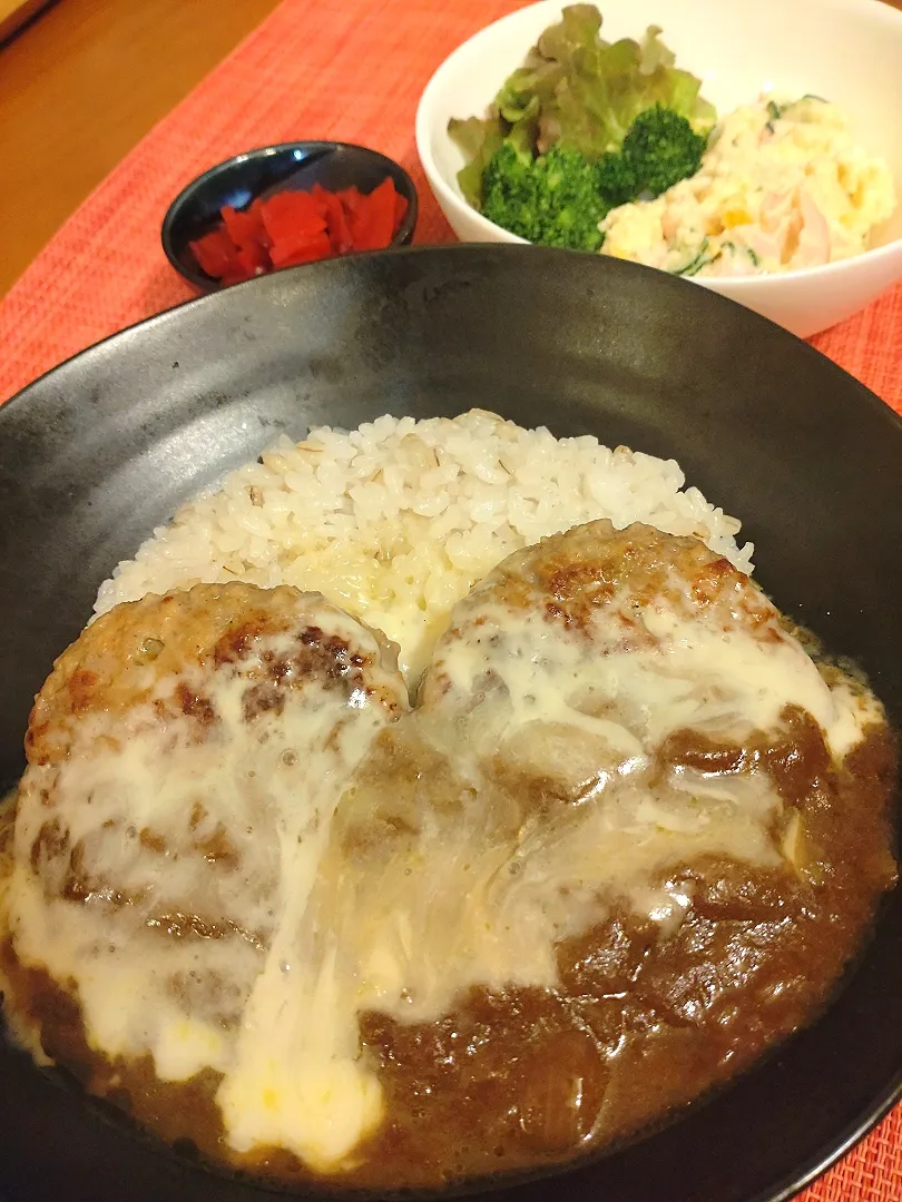 Snapdishの料理写真:☆チーズハンバーグカレー
☆ポテトサラダ
☆福神漬|chikakoさん