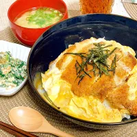 Snapdishの料理写真:カツ丼。|ねゆこさん