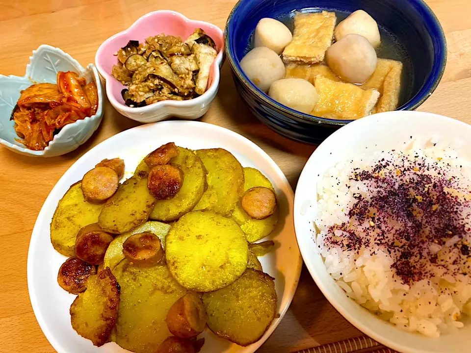 カレージャーマン🥔と里芋の煮物🤗|かおちゃんさん