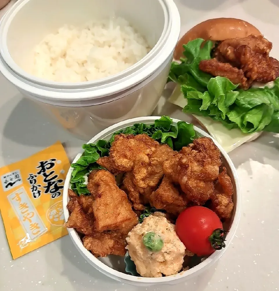 中２息子の昼弁当・唐揚げ、明太ポテトサラダ
中２息子の軽食・唐揚げバーガー|Sacchinさん