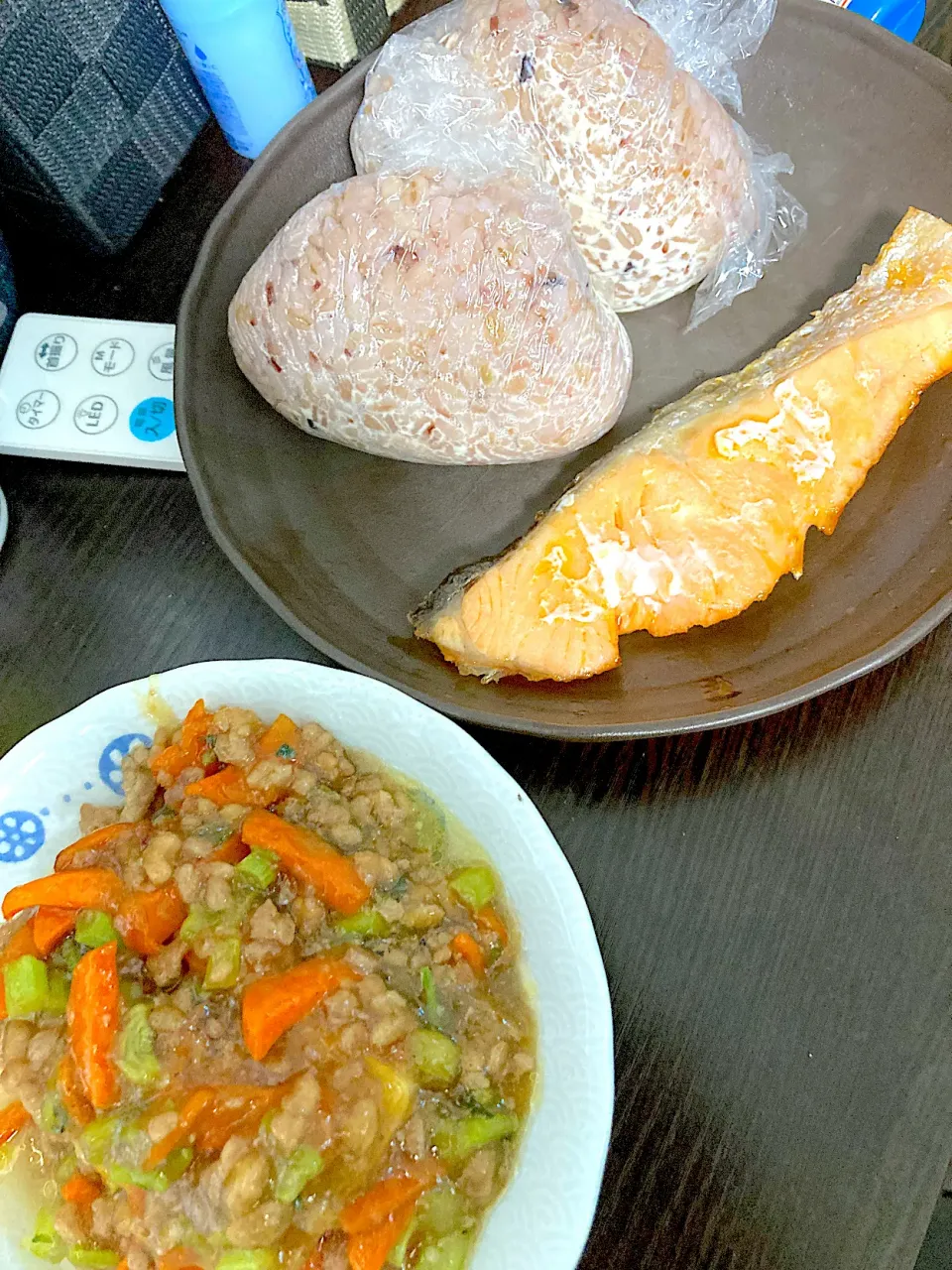 ツナマヨおにぎり、鮭、餡掛け豆腐|まみみさん