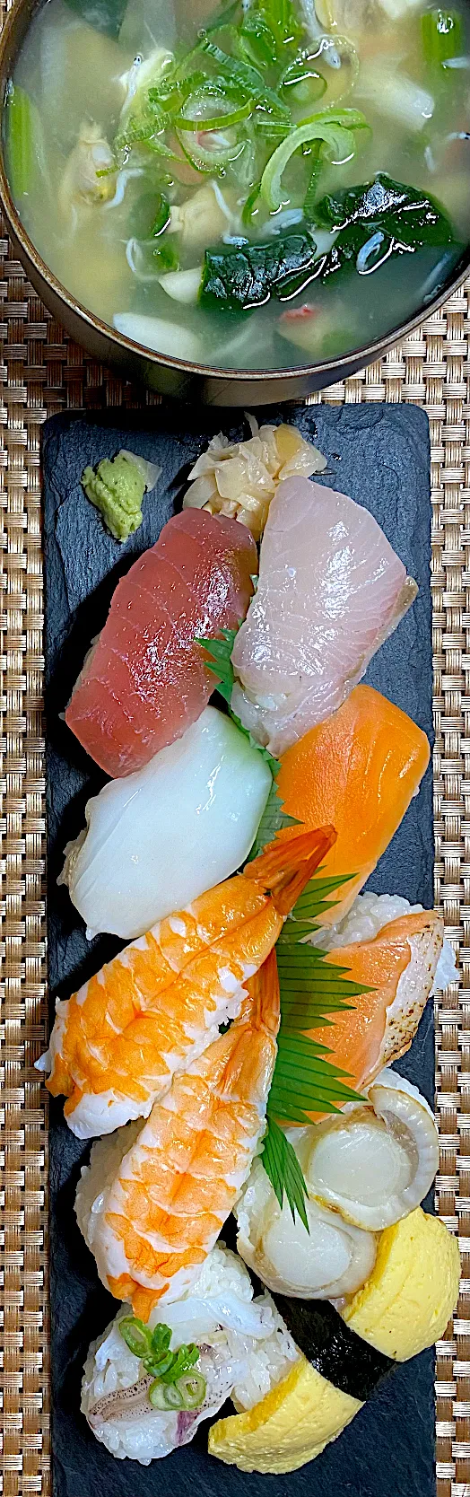 寿司の盛り合わせ🍣|すくらんぶるえっぐさん