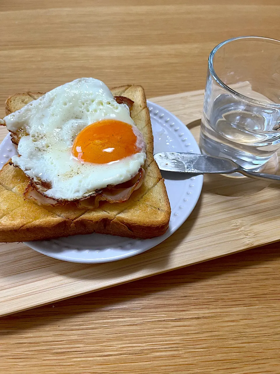 今日の朝ごはん~目玉焼きトースト~|ゆかｕさん