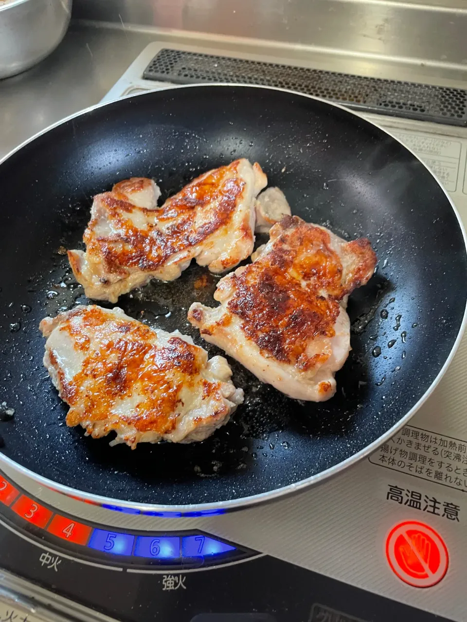 Snapdishの料理写真:鶏胸肉麹パウダーだけソテー|sonokoさん