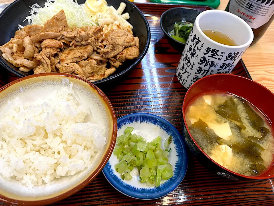 Snapdishの料理写真:生姜焼き定食|須佐浩幸さん