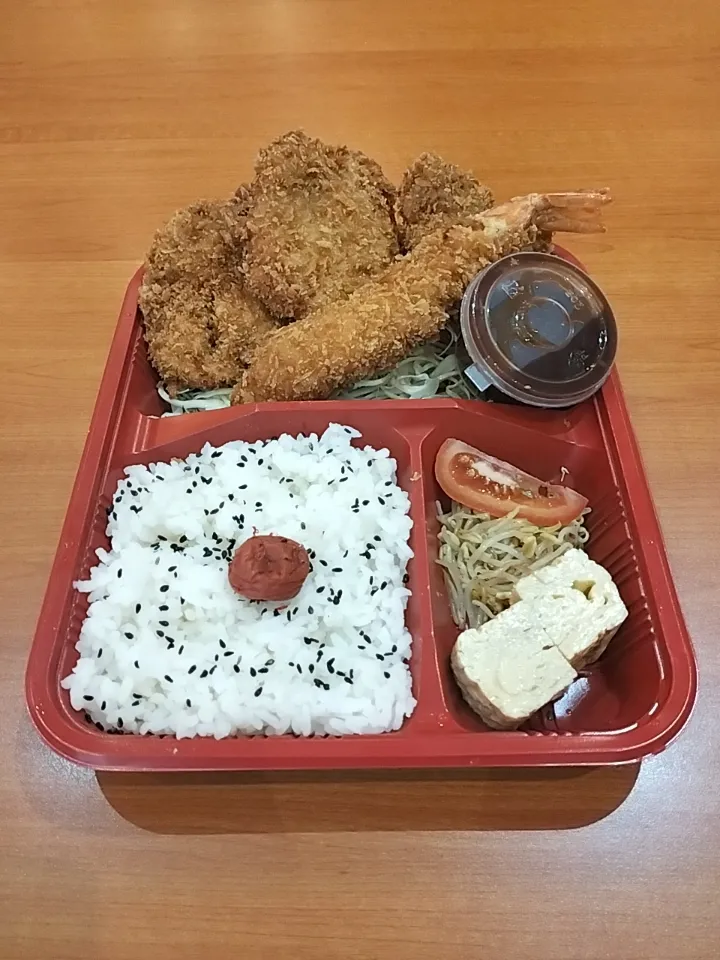 Snapdishの料理写真:MIXフライ弁当|わたるさん