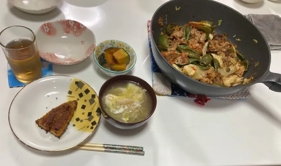 晩御飯☆回鍋肉☆鯖のカレーパン粉焼き☆南瓜のレンチンバター醤油☆かき玉汁（キャベツ・えのき）|Saharaさん